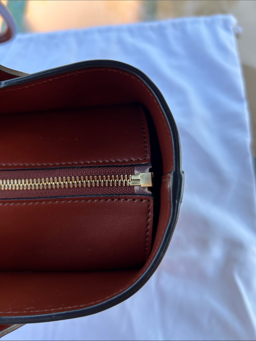 Chloé Brown Leather Tote with Gold 'C' Detail - Picture 9 of 14